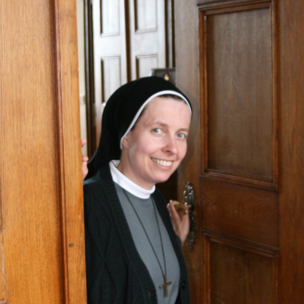 Fotka hosta sr. Zuzana Mgr. Petra Macečková (bisk.) <br/> Zdeněk Zahradník (bis. knihovna) k přednášce Pojďte dál … do biskupské rezidence a biskupské knihovny.